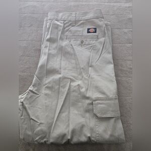 Dickies loose fit cargo pants size 42 x 30